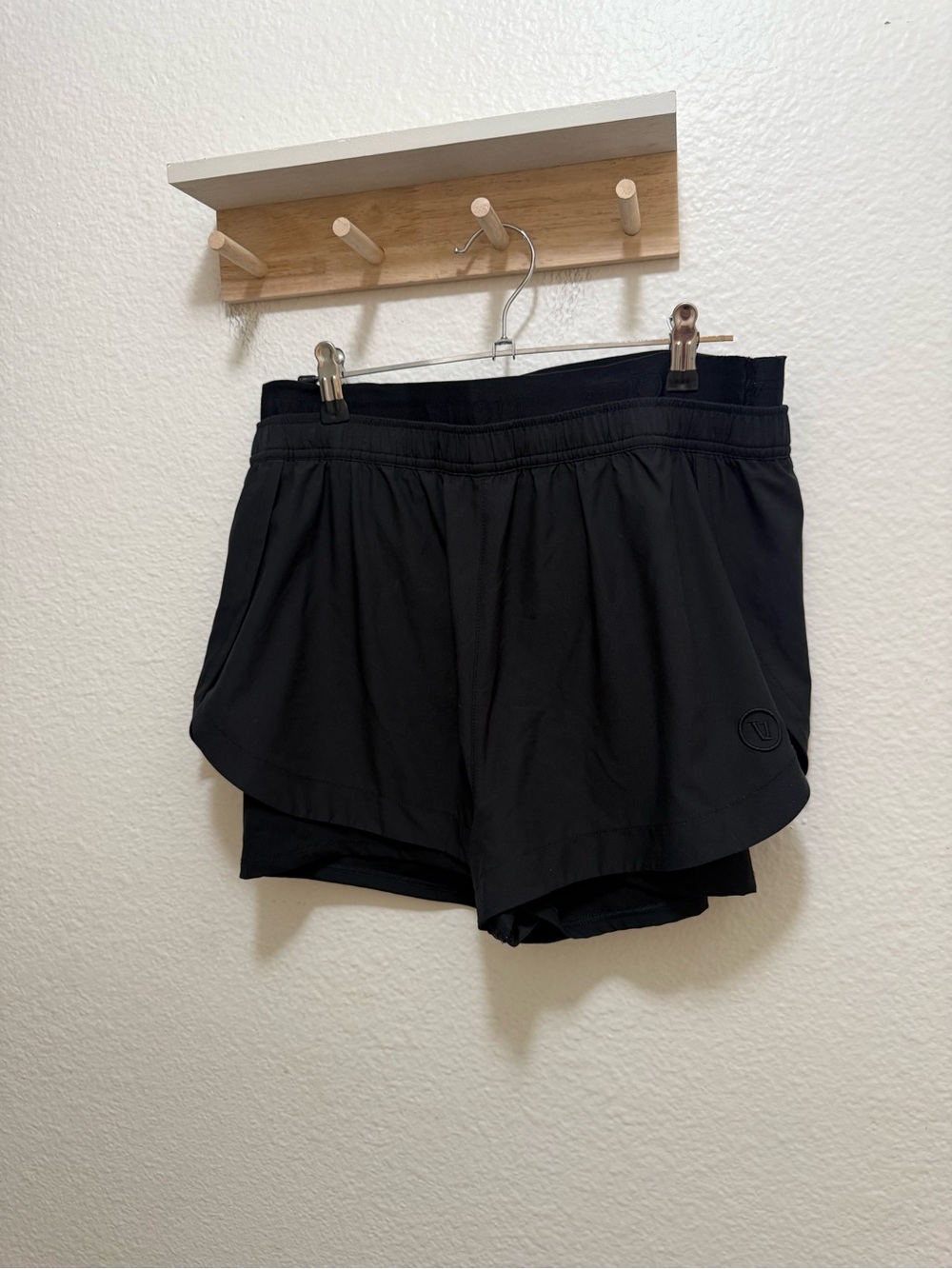 Vuori Luna Shorts - Picture 2 of 4